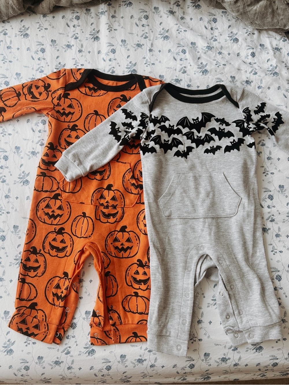 Halloween Pumpkin & Bat Print Long-Sleeve One-Piece Sleepers 🎃 🦇